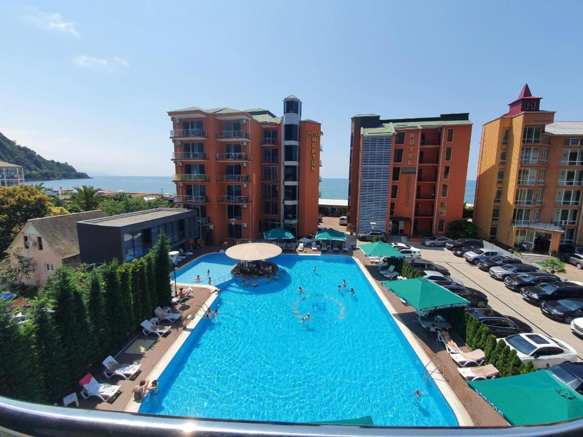 Hotel Neptun Kvariati Exterior photo