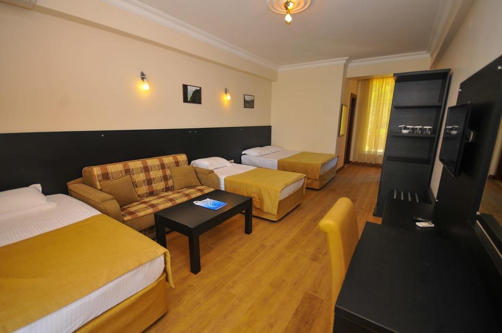 Hotel Neptun Kvariati Exterior photo
