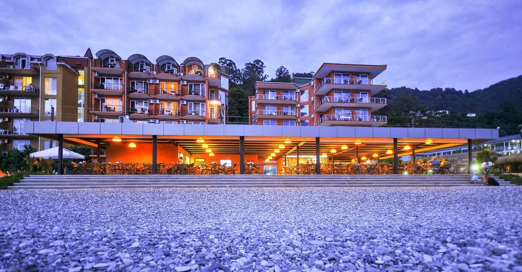 Hotel Neptun Kvariati Exterior photo