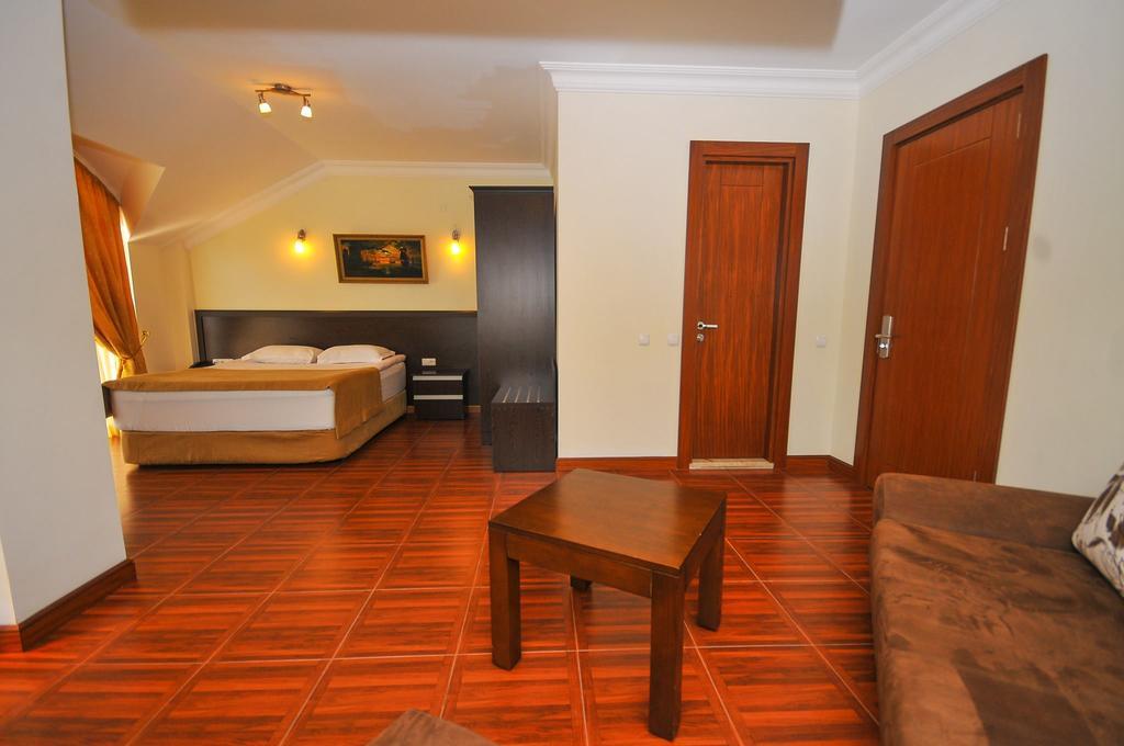 Hotel Neptun Kvariati Exterior photo