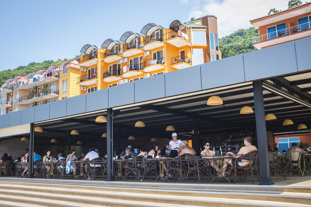 Hotel Neptun Kvariati Exterior photo